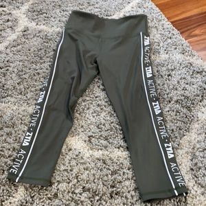 Zyia Active Capri Leggings